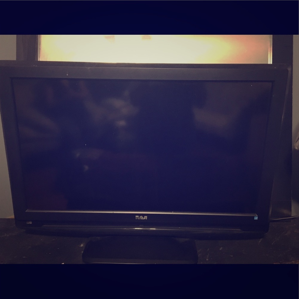 36in RCA flatscreen TV